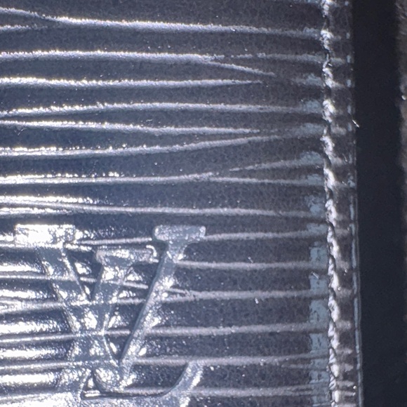 Louis Vuitton Black Epi Leather Wallet in GUC. - Picture 5 of 14
